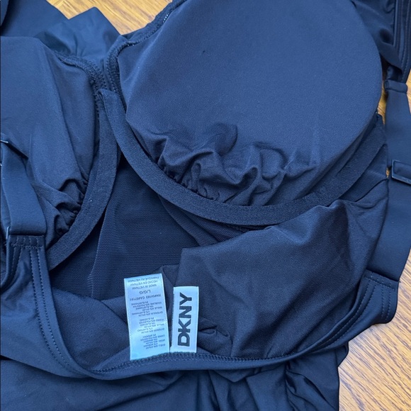 DKNY Ruffle Plunge One-Piece underwire support Swimsuit - Picture 10 of 12